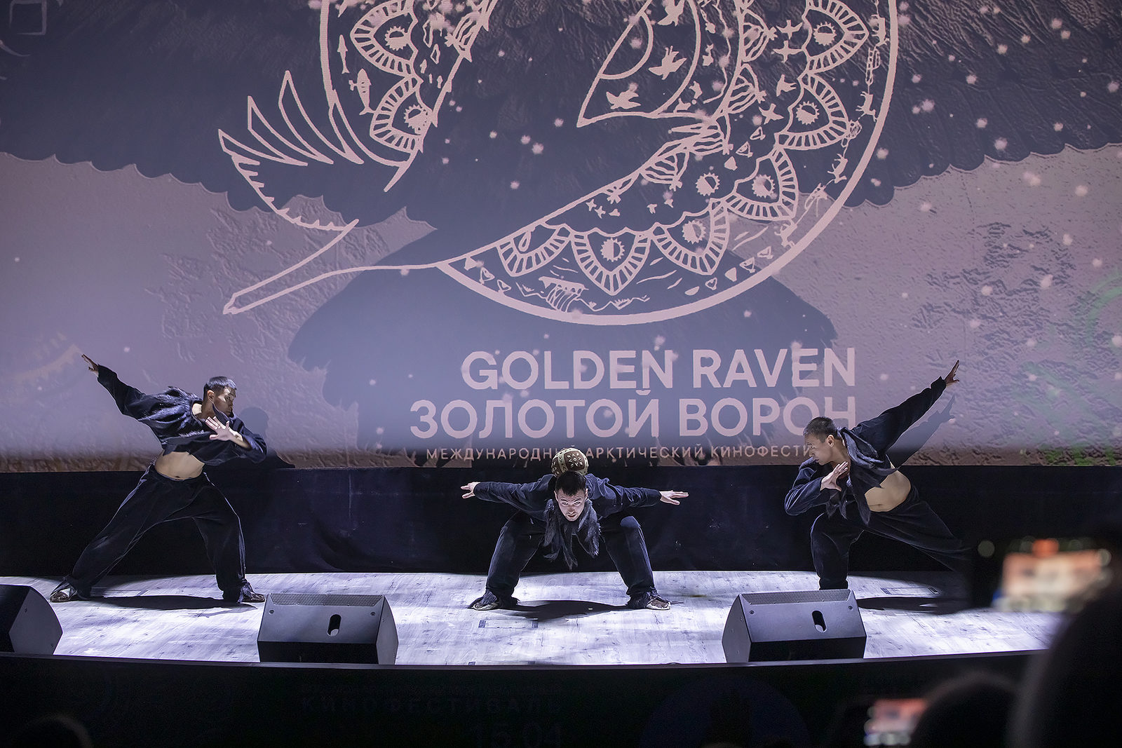 VIII Арктический международный кинофестиваль «Золотой ворон» открылся мировой премьерой ленты «Там, где танцуют стерхи» Михаила Лукачевского